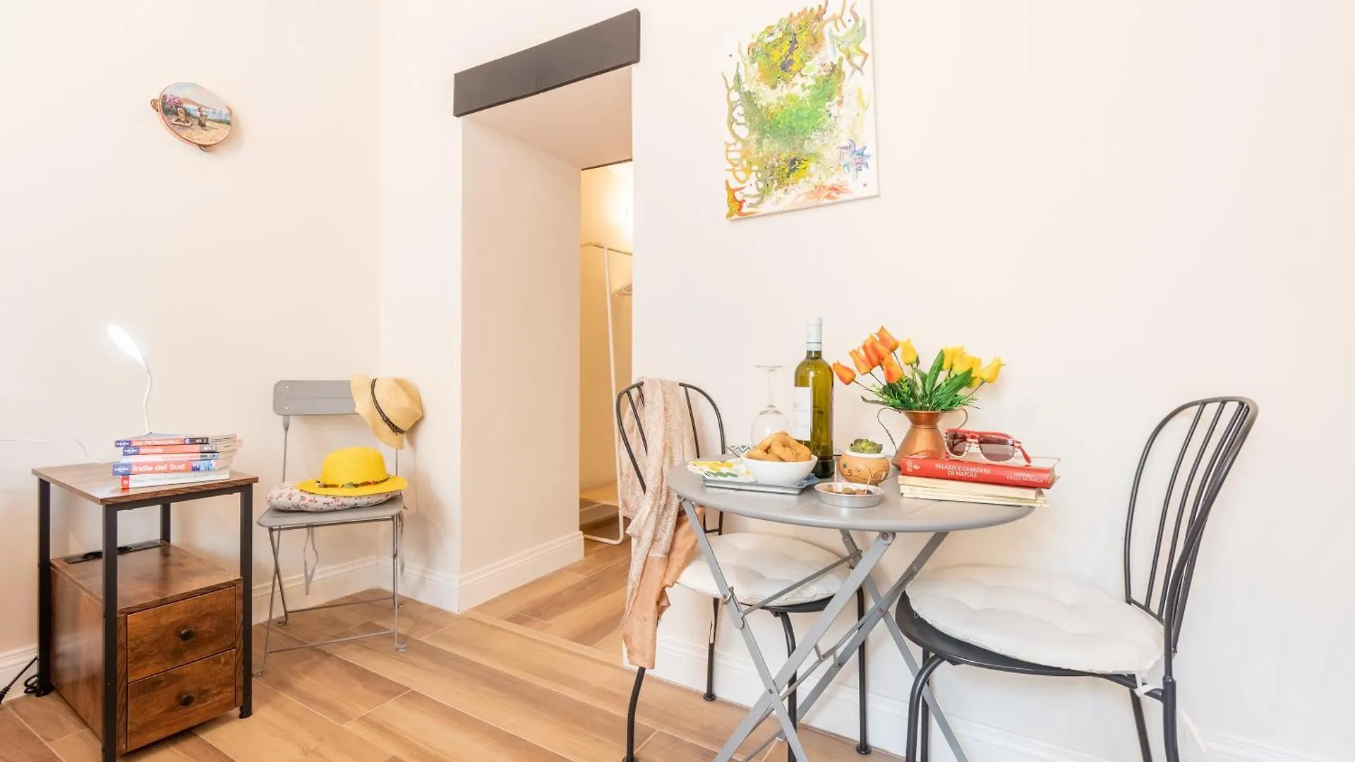 Апартаменты Heart Of Napoli - Happy Rentals