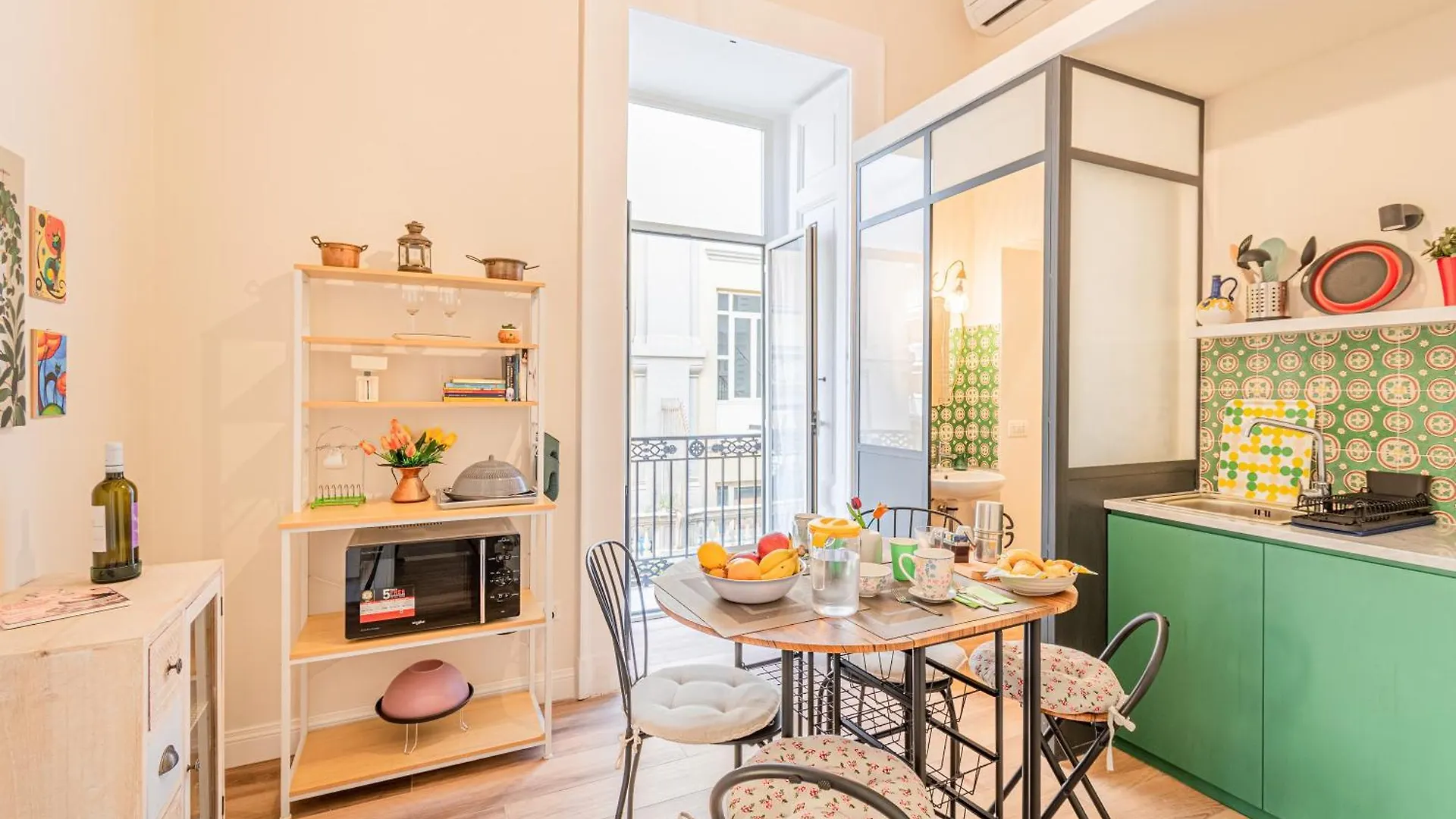 Apartment Heart Of Napoli - Happy Rentals Italy